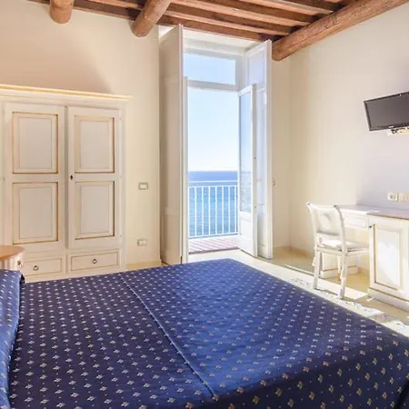 Isabella בית הארחה 2*