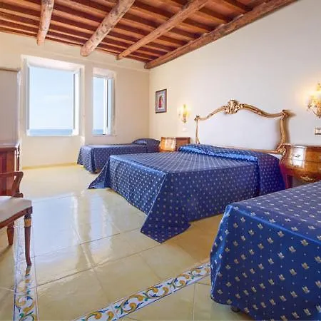 Isabella מינורי